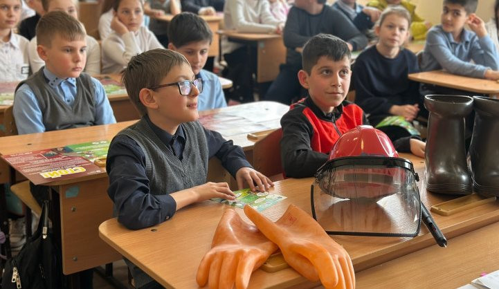 "Россети Кубань" провели уроки электробезопасности для 100 школьников в станице Крыловской